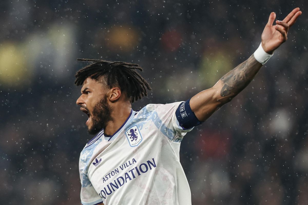 Kembali berlaga usai cedera, Tyrone Mings puas bantu Villa ke 16 besar