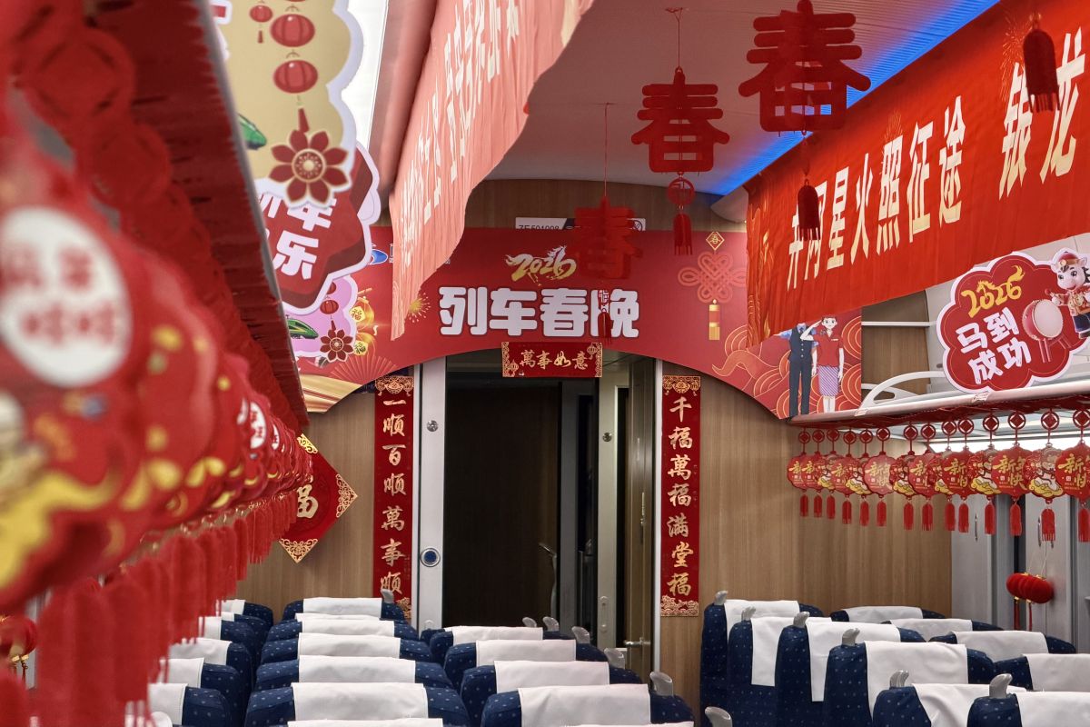 Pemuda Indonesia ikuti perayaan Imlek dalam kereta mudik di China