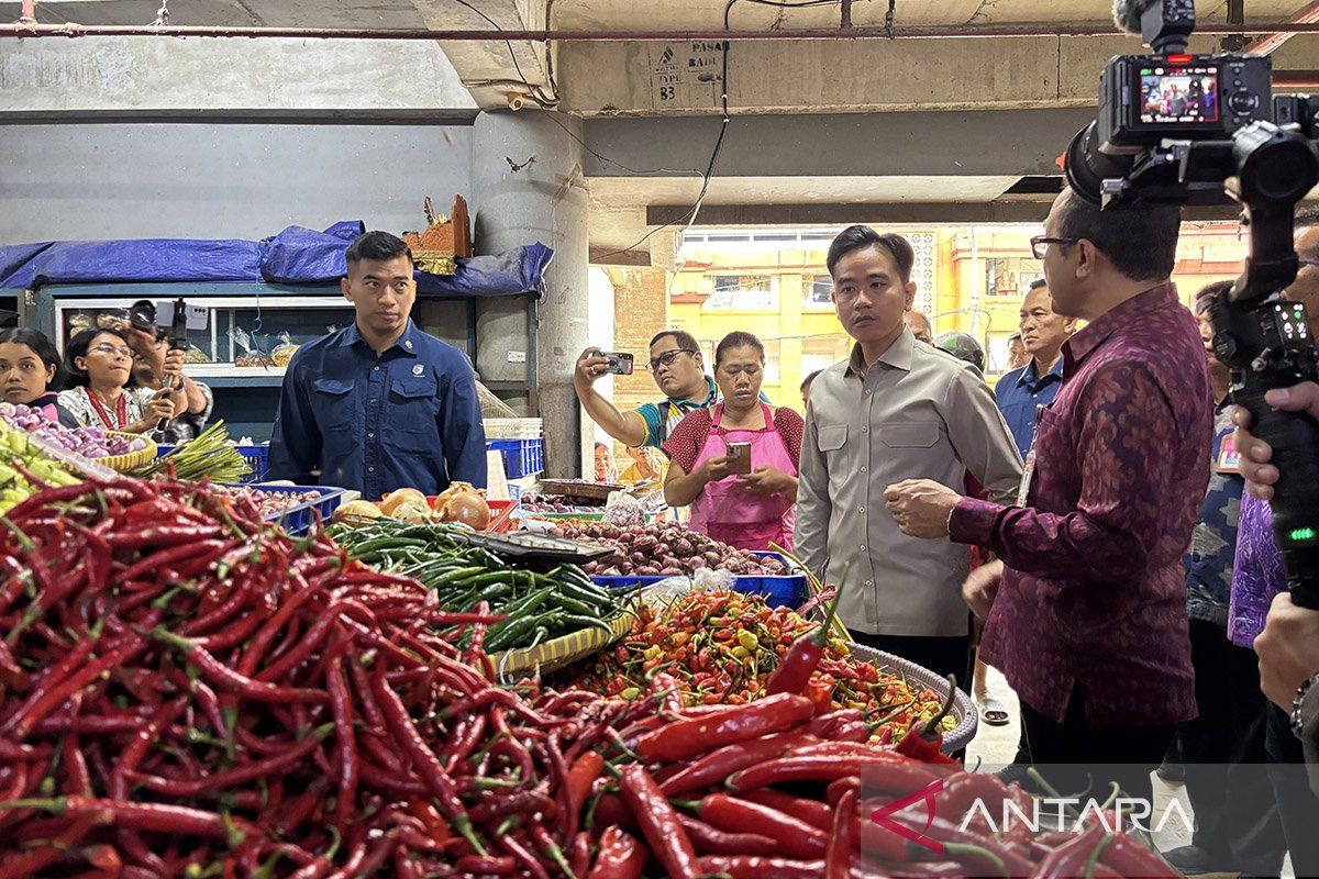 Wapres Gibran tinjau percepatan digitalisasi di Pasar Badung