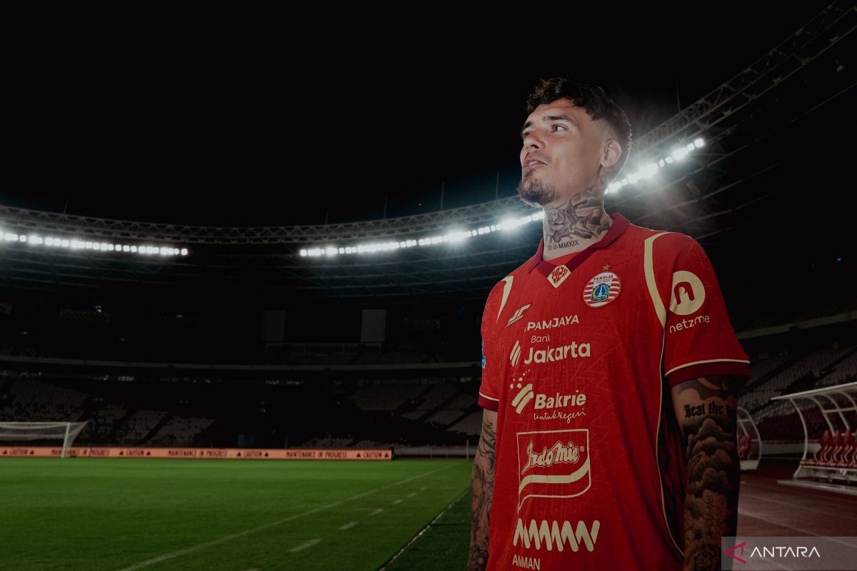 Persija resmi datangkan bek kiri Shayne Pattynama