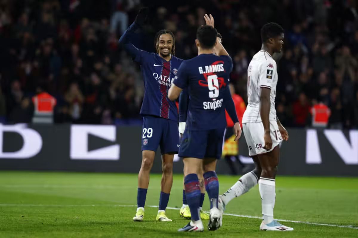 Paris Saint-Germain rebut puncak klasemen setelah tundukkan Metz 3-0