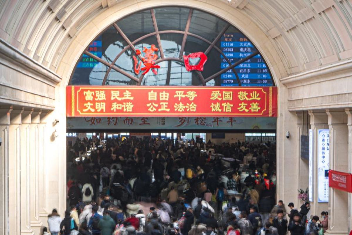 Lebih dari 140 Juta tiket kereta arus mudik Imlek terjual di China