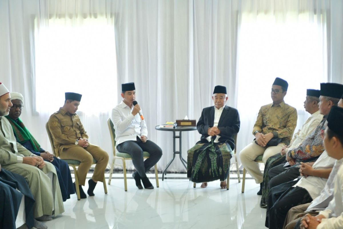 Gibran sambangi Pesantren Amanatul Ummah Mojokerto, serap nasihat Kiai