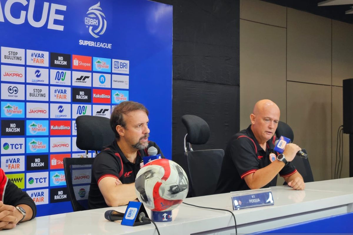 Pelatih Persija Mauricio Souza soroti lapangan JIS yang kurang ideal