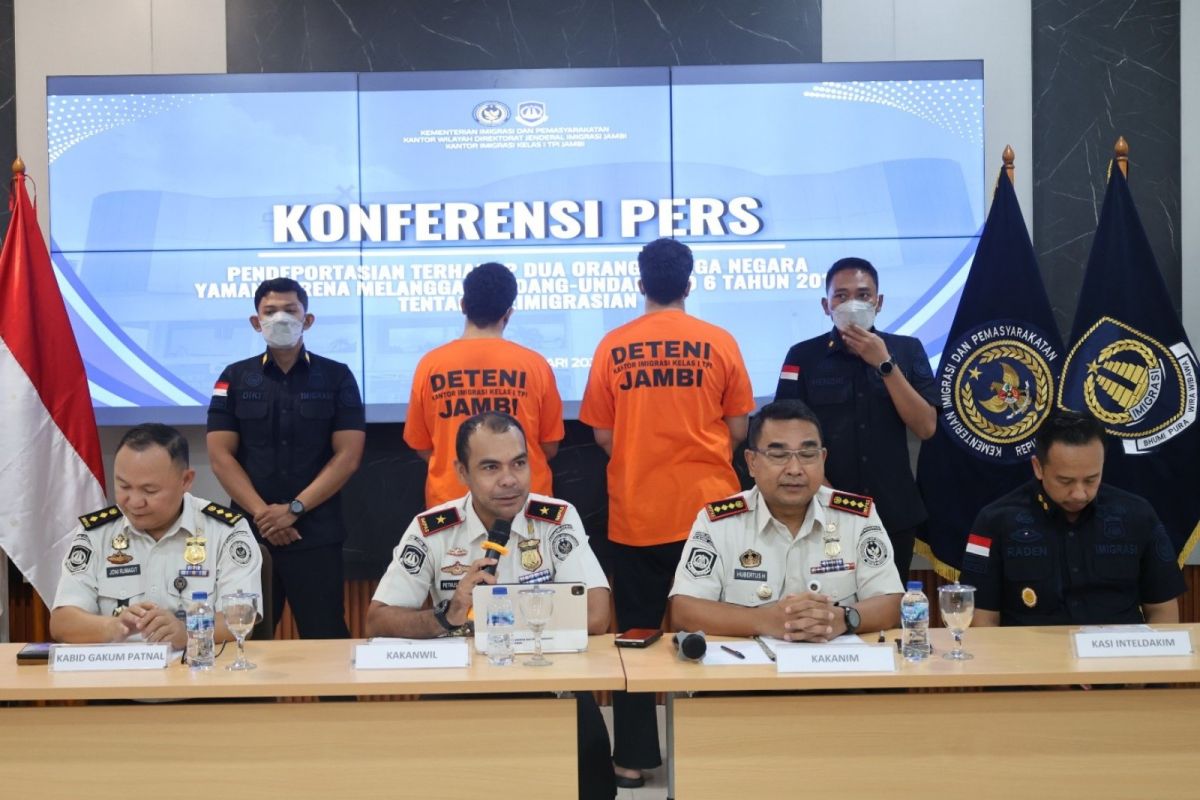 Kanwil Imigrasi Jambi deportasi dua WNA asal Yaman