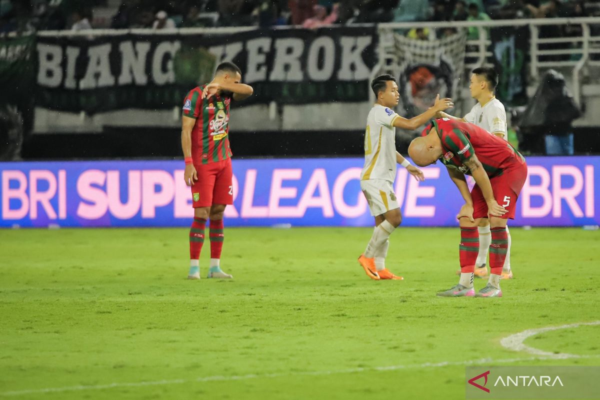 Pelatih Persebaya nilai pemainnya kurang tenang