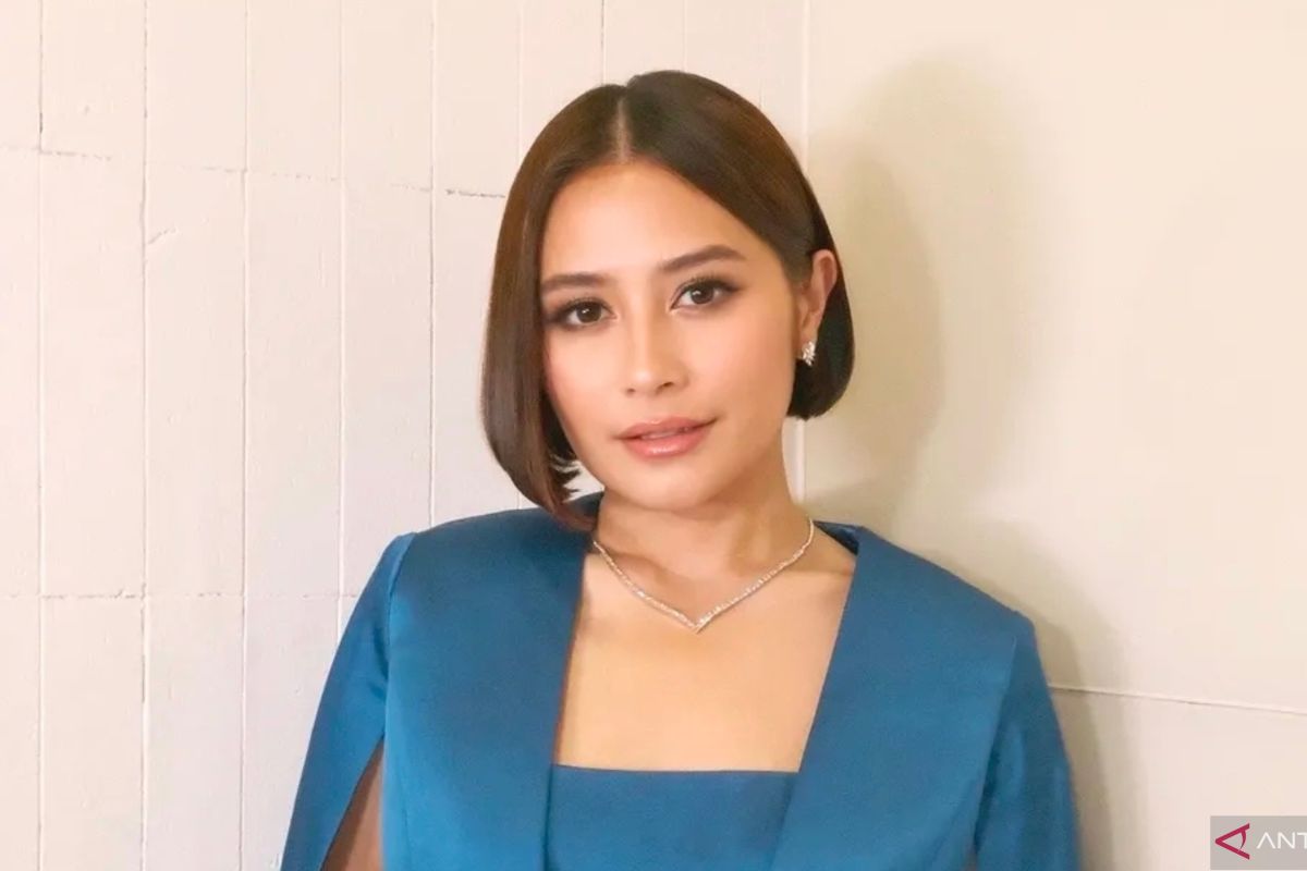 Prilly Latuconsina resmi mengundurkan diri dari Sinemaku Pictures