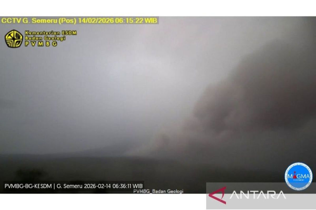 Gunung Semeru erupsi Sabtu pagi, luncurkan awan panas sejauh 6 km