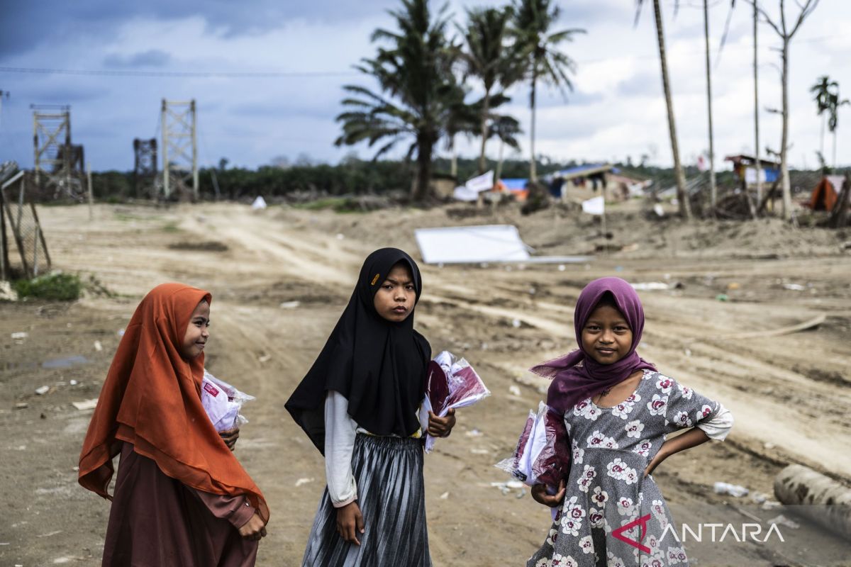 Penyintas bencana di desa terisolir bangun hunian sementara mandiri