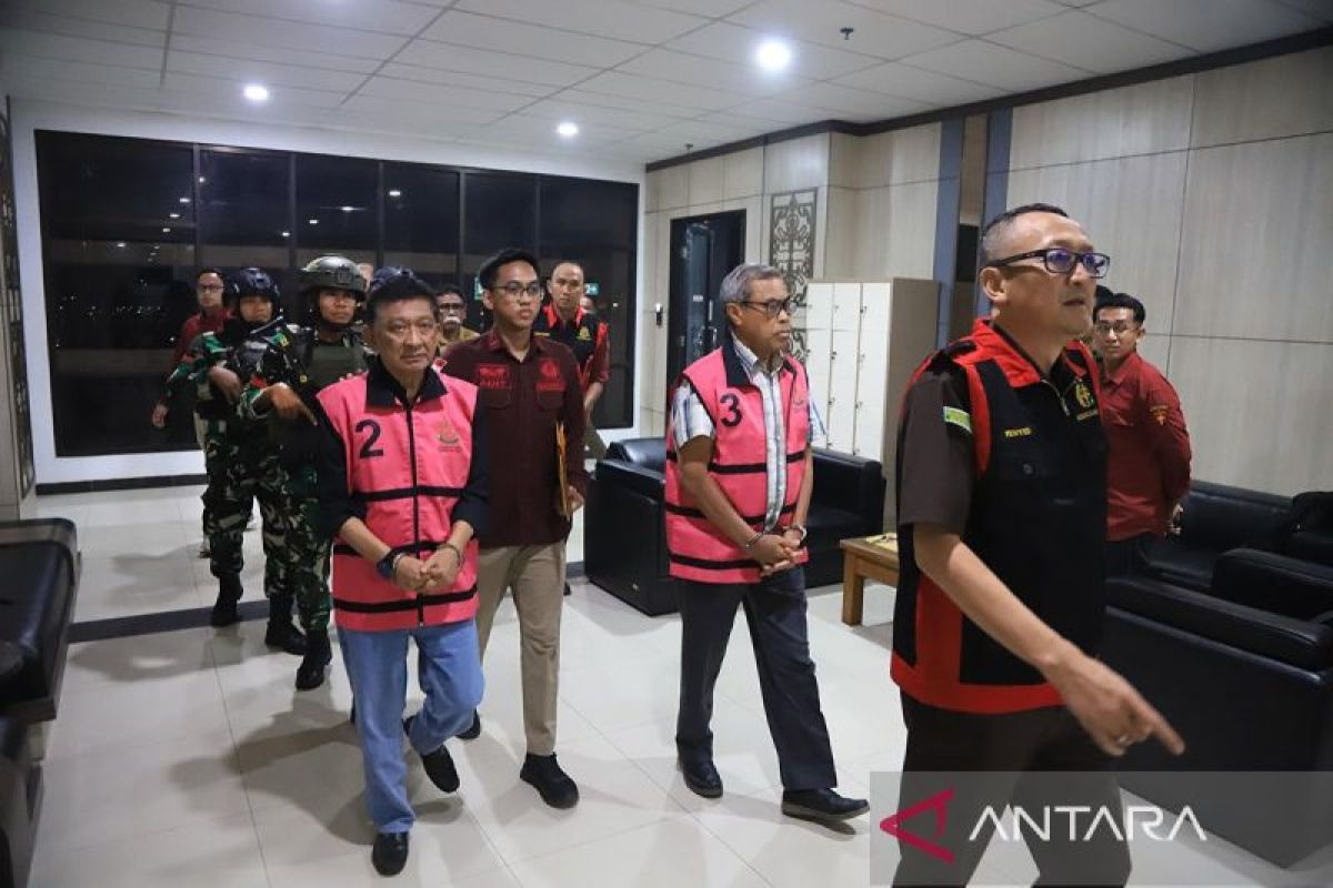 Kejati Kaltim tahan dua tersangka korupsi tambang Kukar Rp500 miliar