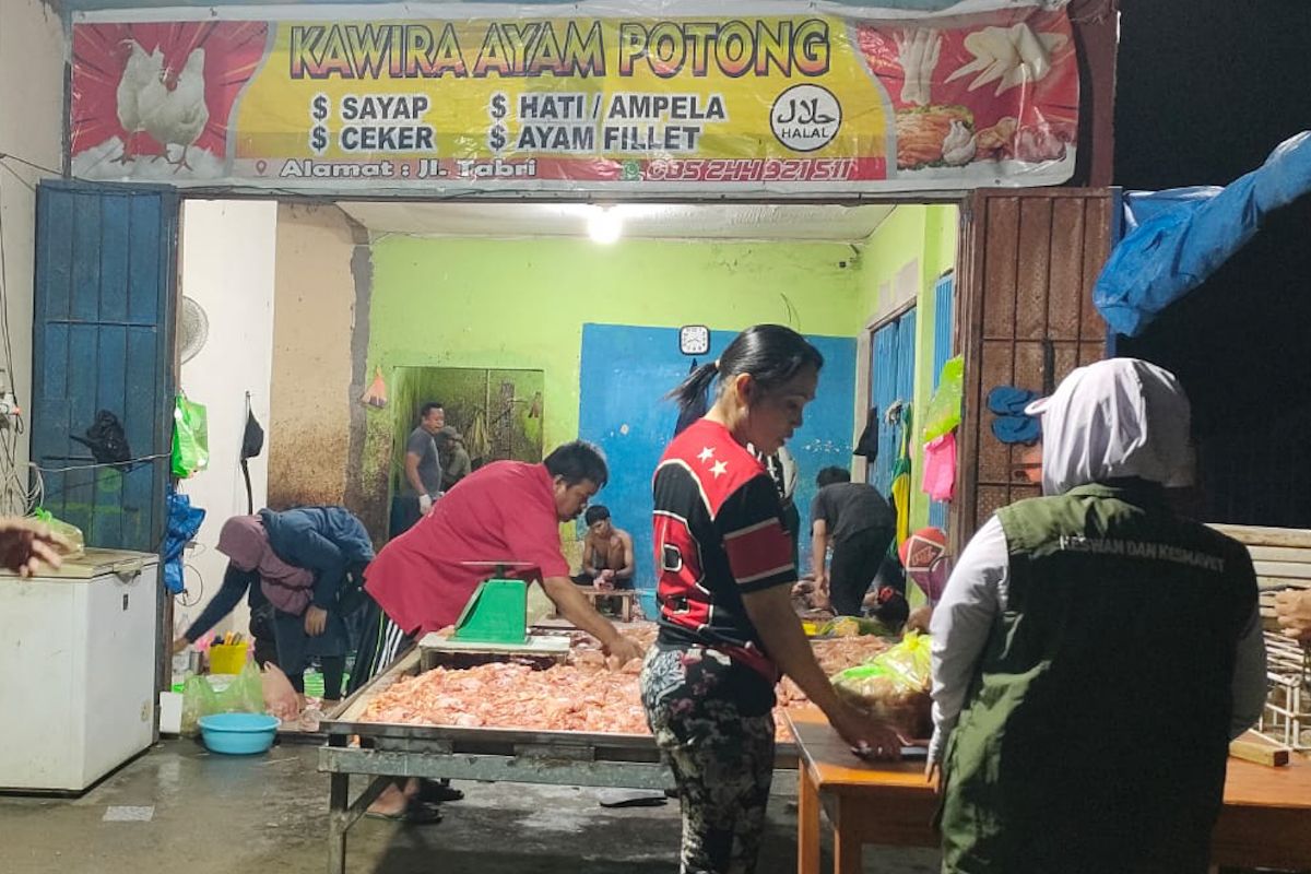 Kementan pastikan daging ayam di Sulbar terkendali pada awal puasa