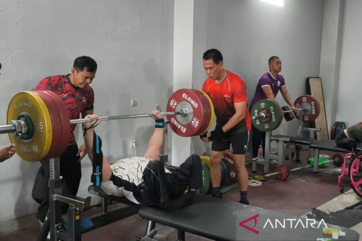 Para angkat berat tambah dua emas lewat Margono dan Shebrioni