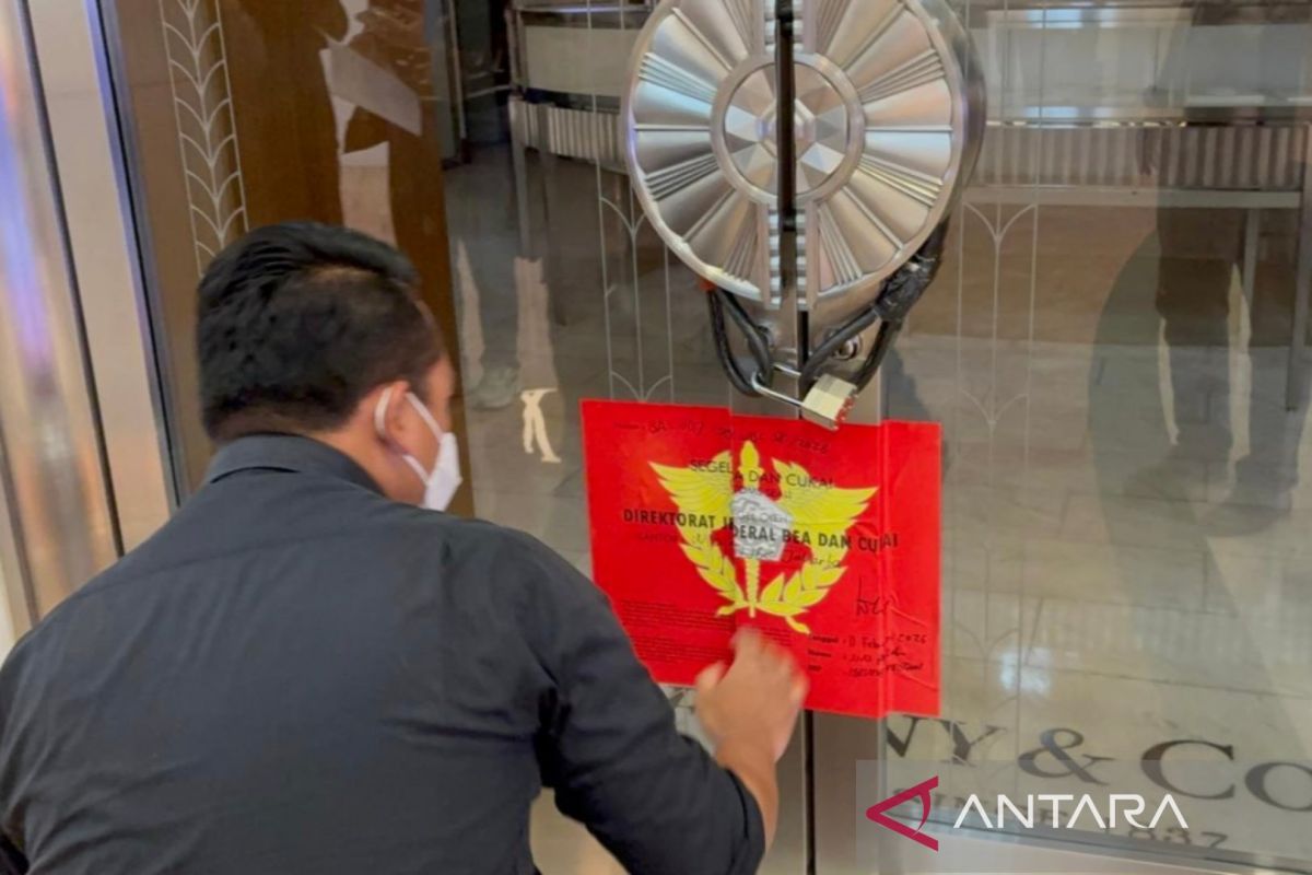 Bea Cukai Jakarta segel sejumlah toko perhiasan mewah
