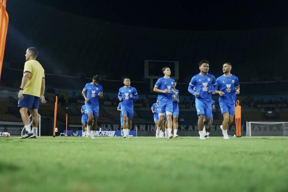 Persib latihan malam selama bulan puasa
