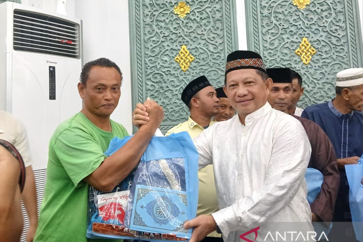 Mendagri serahkan Al Quran bantuan Presiden untuk warga Banda Aceh