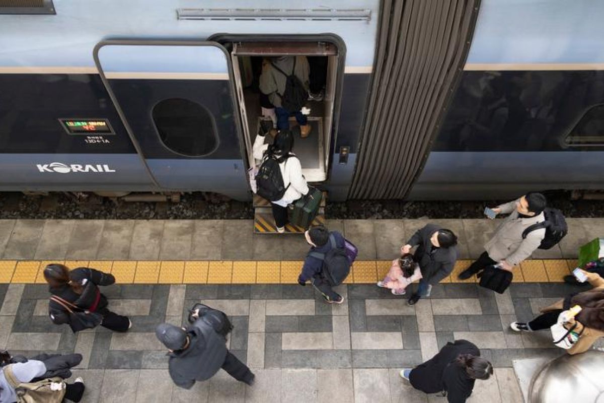 Jelang Imlek, Stasiun Seoul di Korsel catat lonjakan arus penumpang