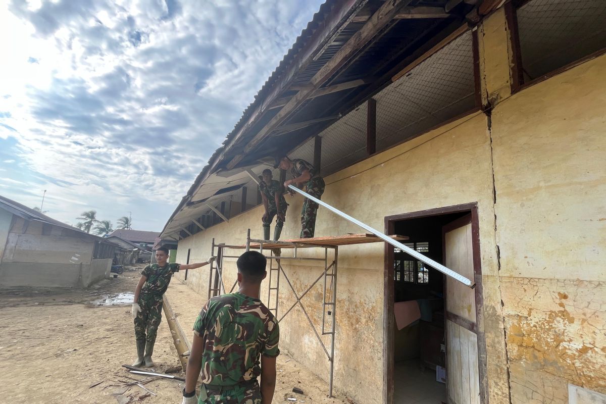 TNI AD renovasi sekolah yang rusak akibat bencana di Aceh Tamiang