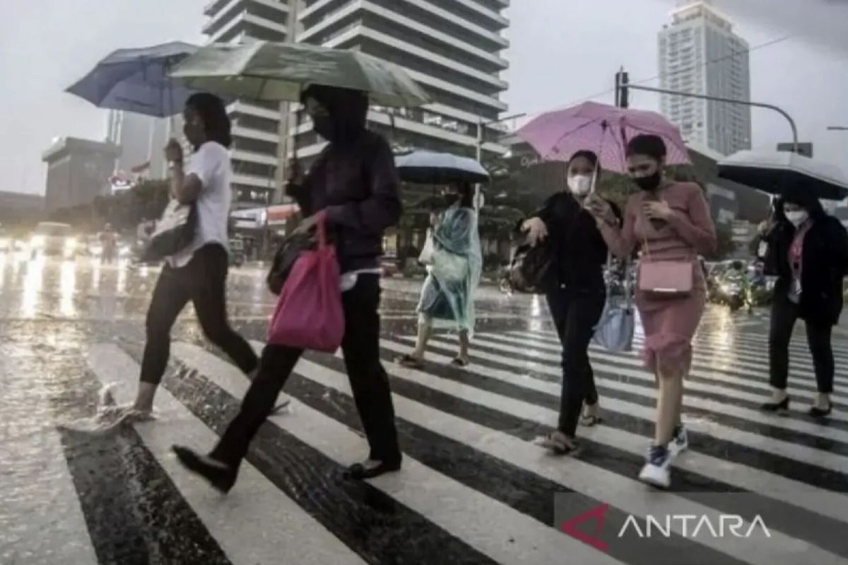 Jumat, BMKG prakirakan mayoritas wilayah di Indonesia hujan ringan
