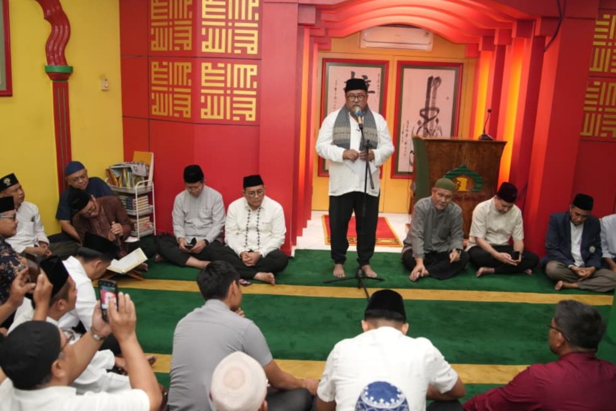 Rano Karno terkesan dengan Masjid Lautze