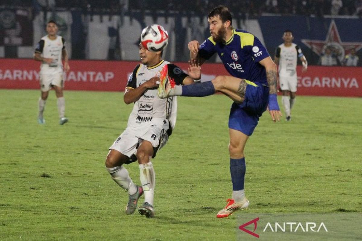 Gabriel Silva cetak brace, Persija telan kekalahan 0-2 saat jamu Arema