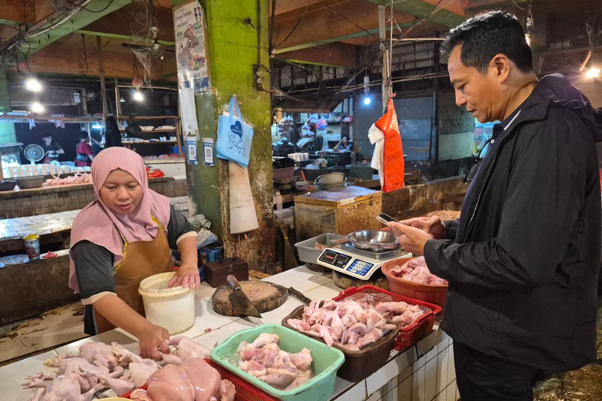 Kamentan: Harga daging dan telur di Pasar Cibitung-Tambun stabil