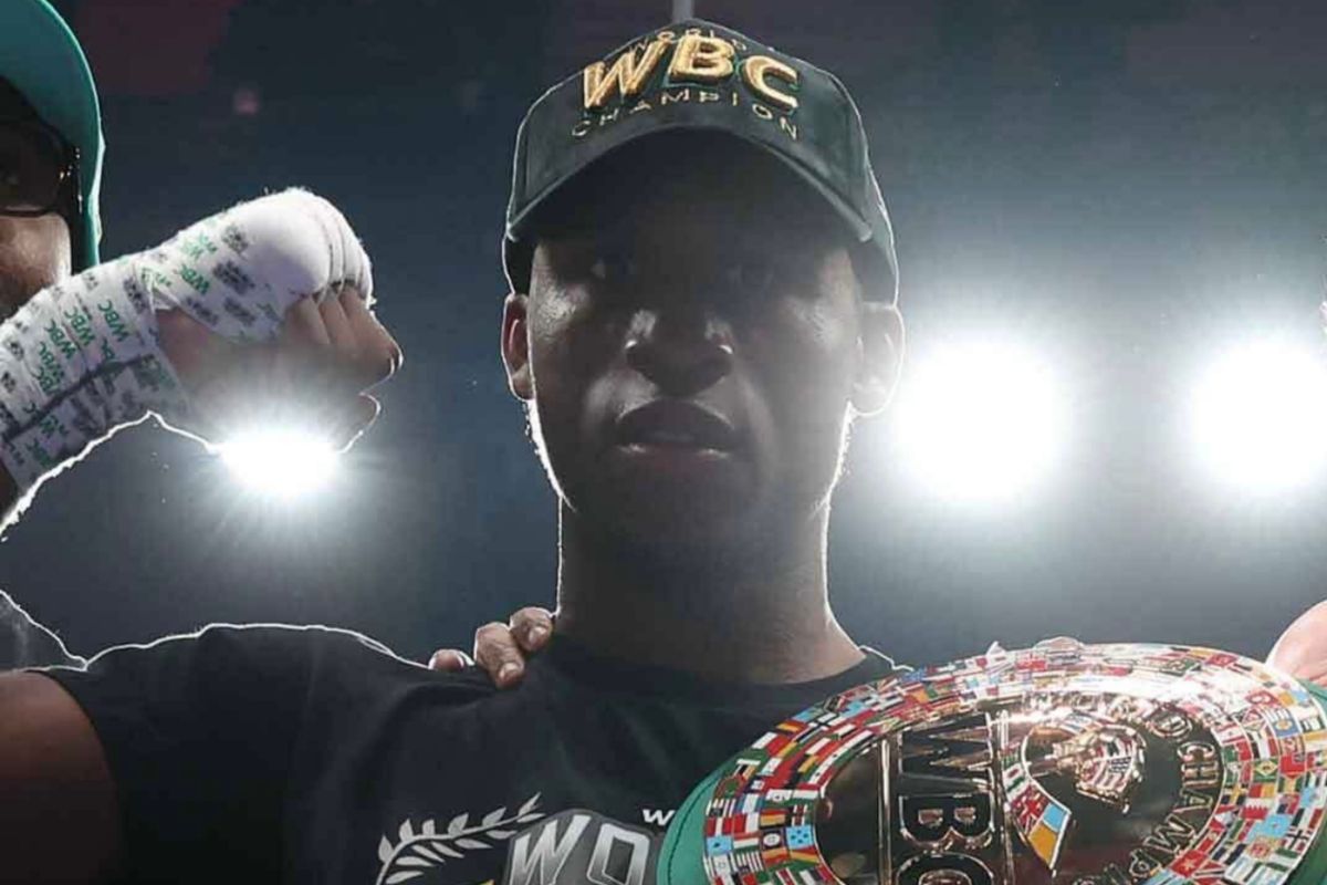 Bruce Carirngton kanvaskan Casto untuk rebut gelar juara dunia WBC