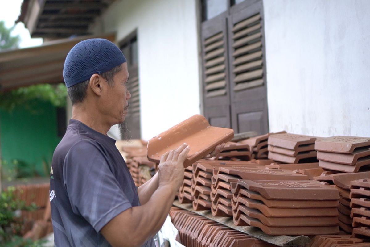 Bagi pengrajin, Gentengisasi seakan kabar dari surga