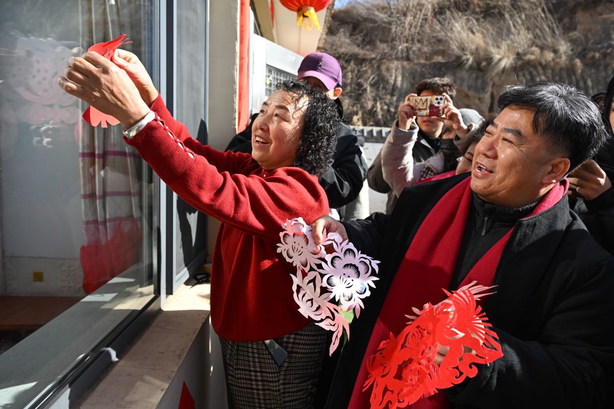 Rayakan "Lichun", Acara seni potong kertas digelar di Mongolia Dalam