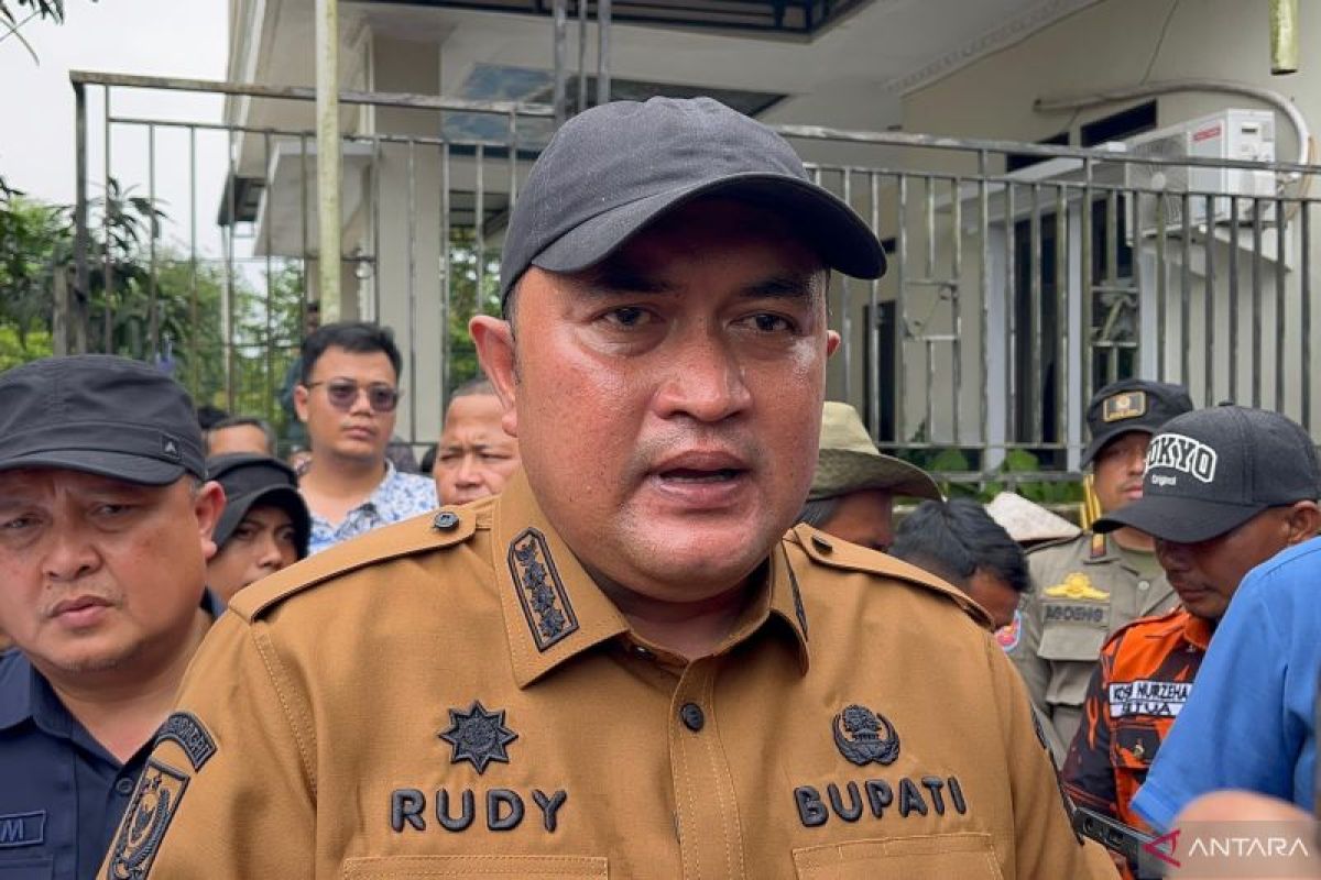Bupati Bogor sidak proyek diduga pemicu tanah bergerak di Sukamakmur