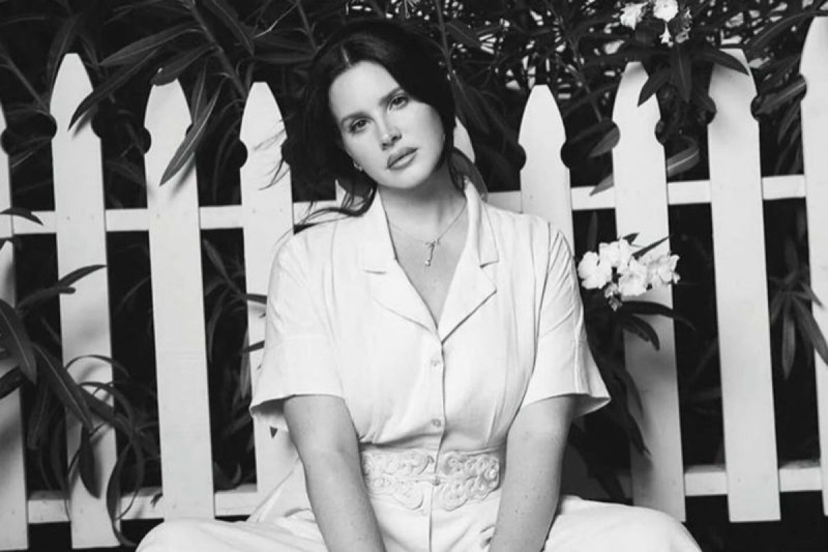Lana Del Rey libatkan suami di single baru sebagai penulis lagu