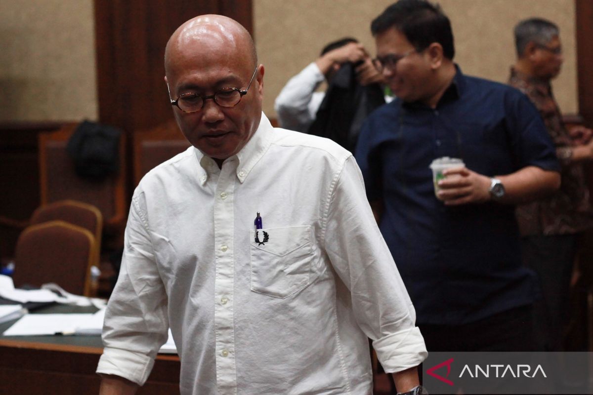 Tiga terdakwa suap dan TPPU kasus CPO dituntut 9–17 tahun penjara