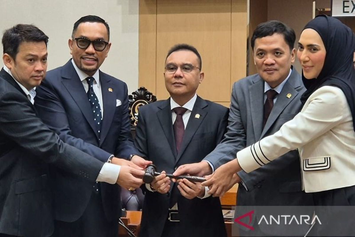 Populer, Sahroni jadi pimpinan komisi hingga pesawat angkut BBM jatuh