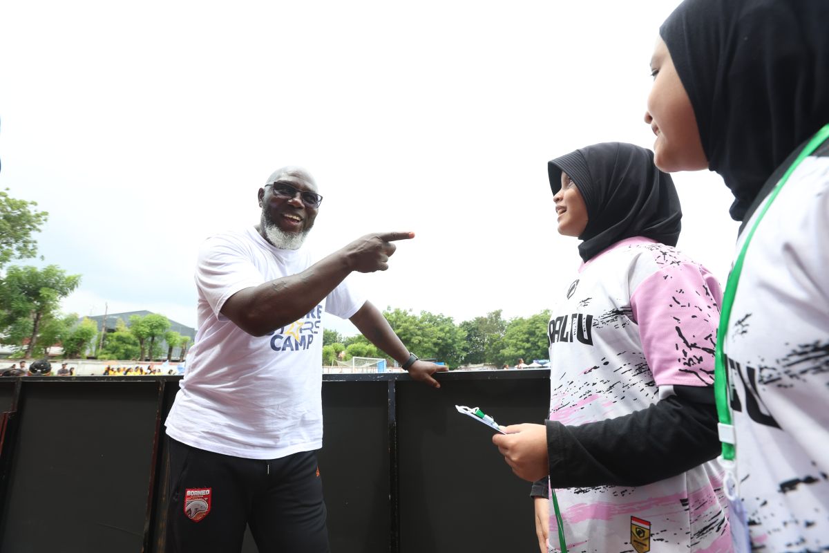 Jacksen F. Tiago pantau langsung bibit sepak bola putri usia dini