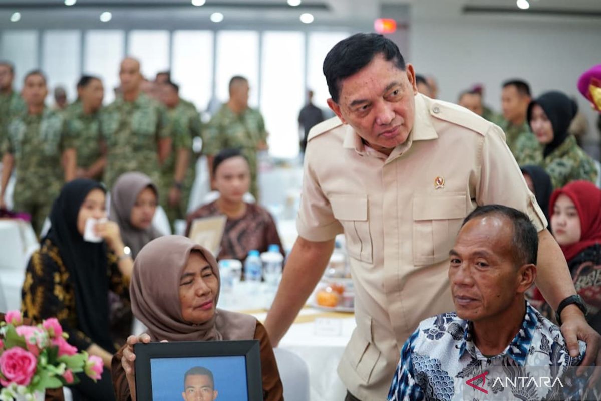 Menhan beri semangat kepada keluarga prajurit yang gugur karena longsor