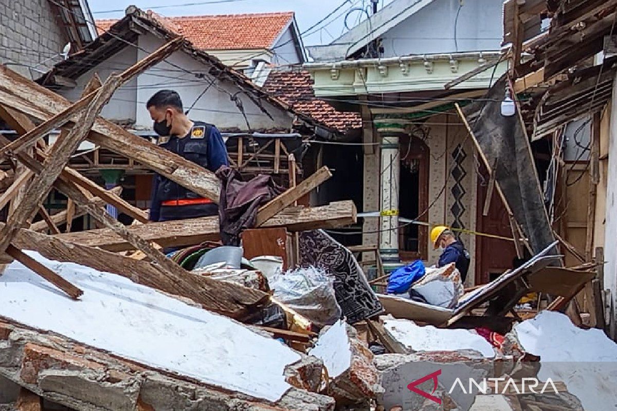Polres Situbondo olah TKP di lokasi ledakan petasan setelah steril
