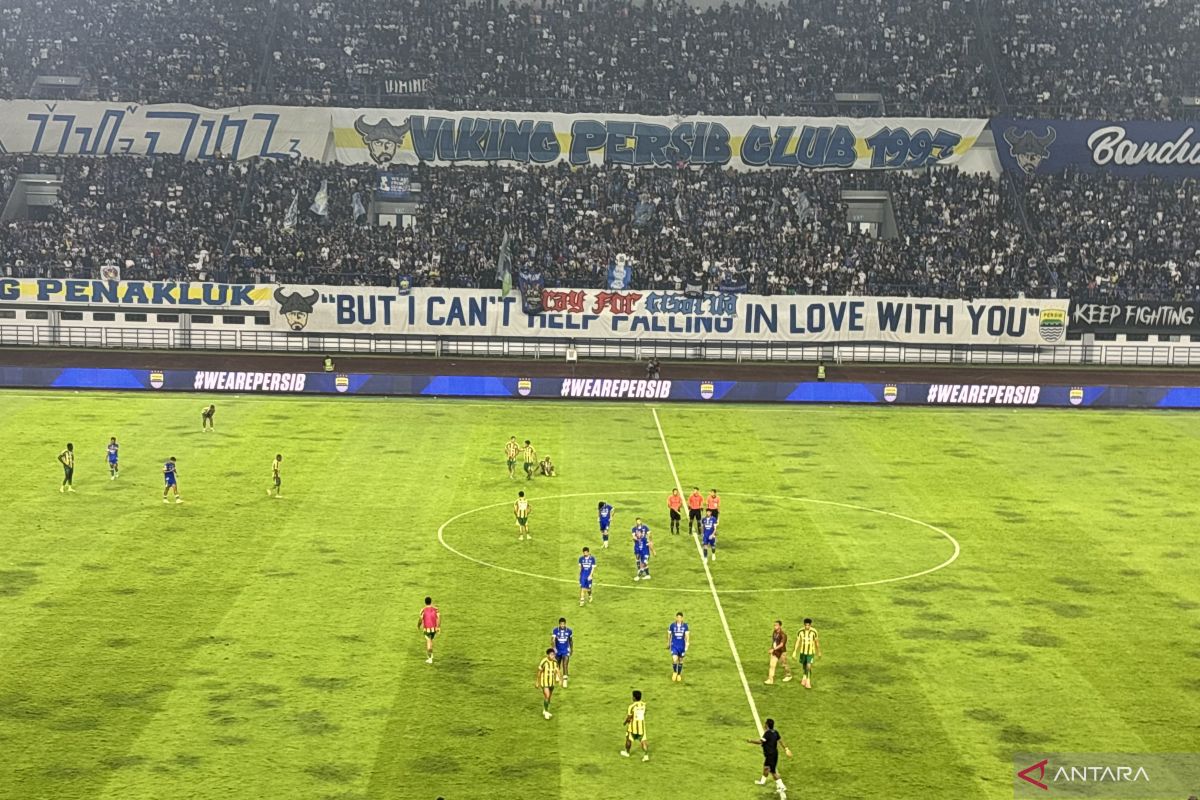 Berguinho bawa Persib kembali puncaki klasemen