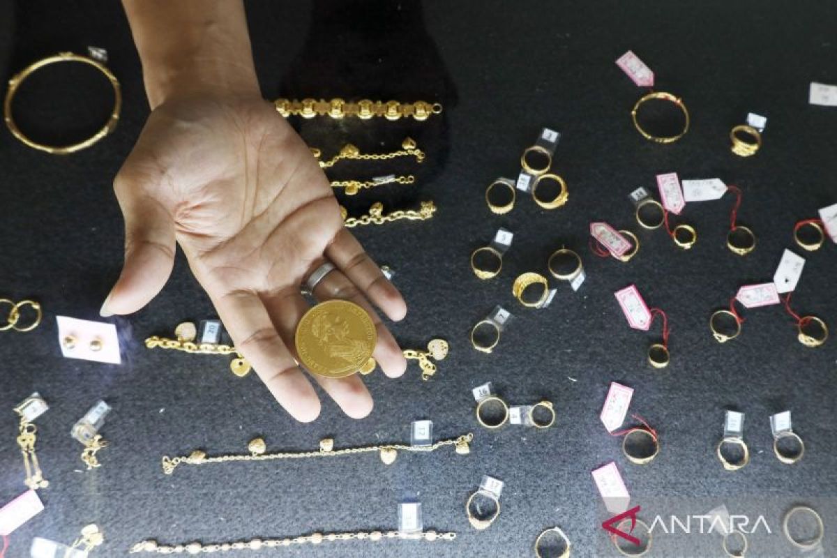 Simak harga emas UBS-Galeri24 di Pegadaian yang naik Rabu pagi