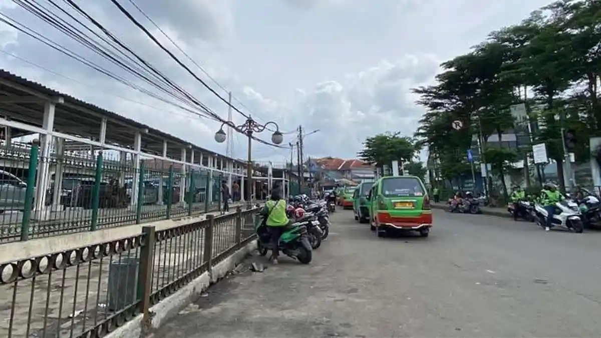 Penampakan Terkini Jalan Mayor Oking Stasiun Bogor, Bersih dari PKL Tapi Jadi Tempat Angkot Ngetem