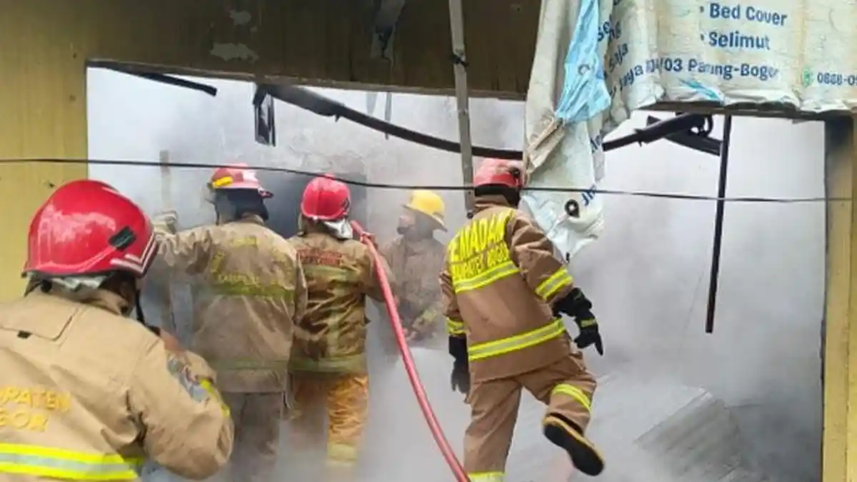 Diduga Akibat Gas Bocor saat Dilakukan Penggantian, Tempat Laundry di Parung Bogor Terbakar