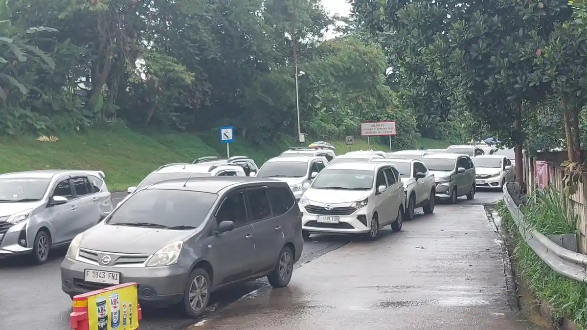 Libur Isra Miraj Arus Meningkat, Puncak Bogor Selain Ganjil Genap Juga Berlaku One Way