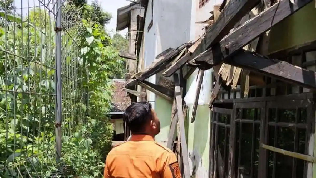 Cuaca Buruk, Bogor Dikepung Angin Kencang, Ratusan Rumah Alami Kerusakan