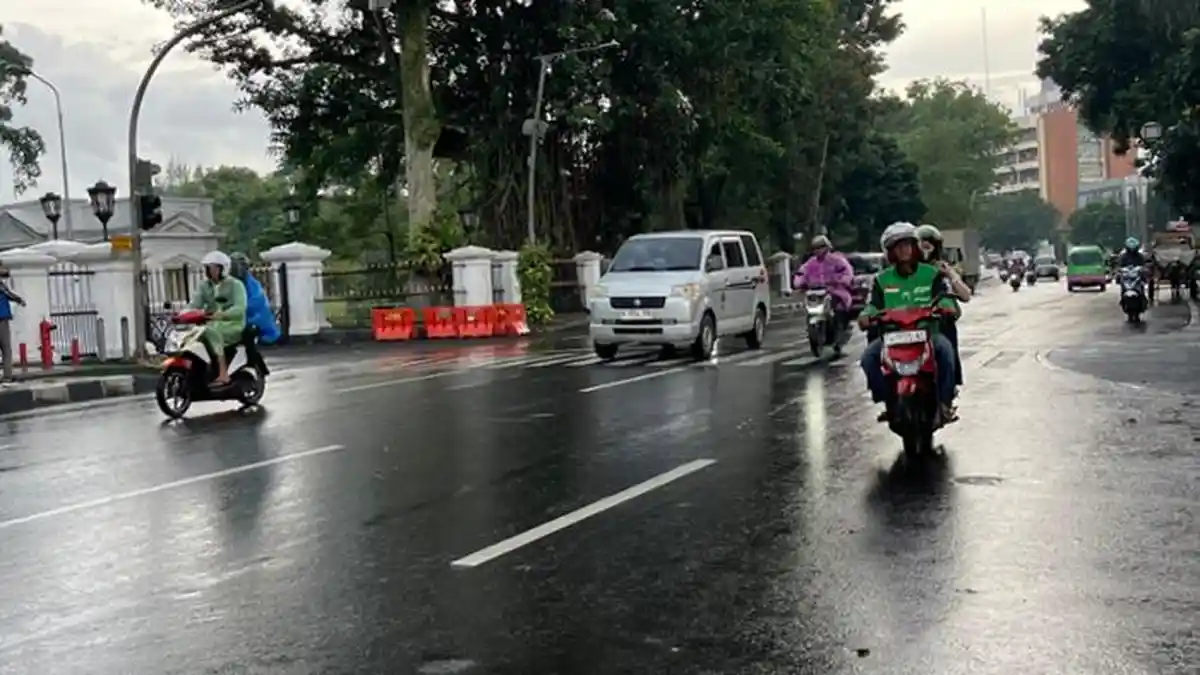 Sore Hari di Akhir Pekan, Kota Bogor Diguyur Hujan