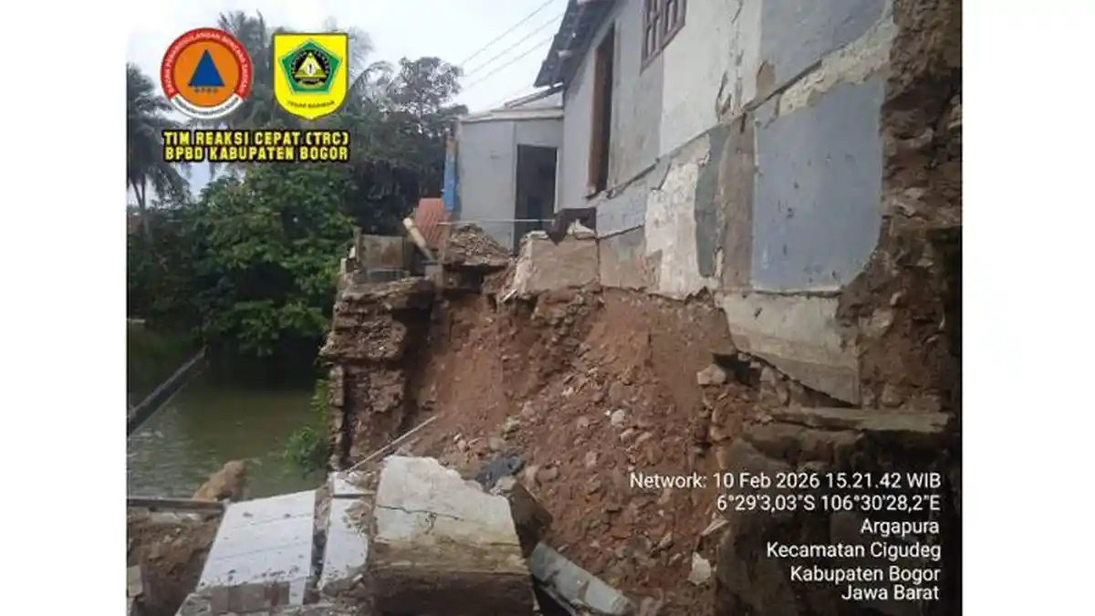 TPT Longsor Tergerus Air, Rumah Warga yang Nempel di Bibir Sungai di Cigudeg Bogor Rusak Berat