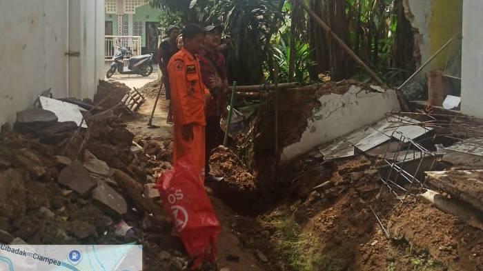 Rumah Hancur Diterpa Angin Kencang, 1 Keluarga di Ciampea Bogor Terpaksa Mengungsi