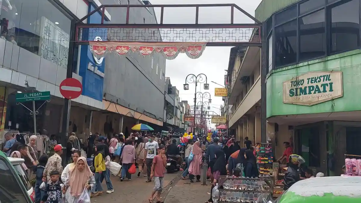 Suasana Padat Jalan Roda dan Jalan Pedati Kota Bogor Jelang Puasa, Pedagang dan Warga Tumpah Ruah