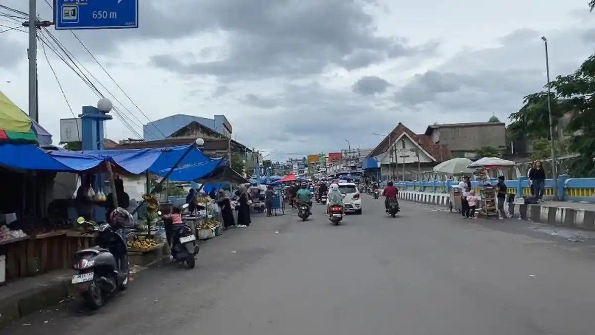 Jalan MA Salmun Kota Bogor Kian Semrawut, PKL Makin Menjamur Kuasai Trotoar hingga Bahu Jalan