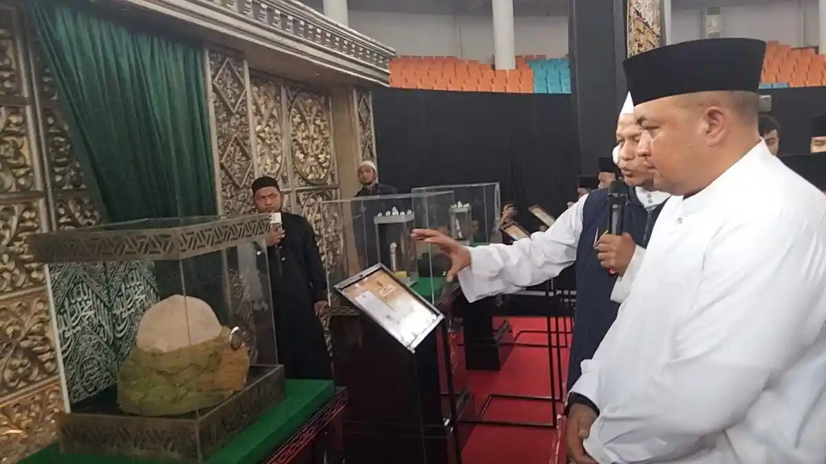 75 Artefak Rasulullah yang Dipamerkan di Gor Laga Satria, Sebagian Koleksinya Bupati Bogor