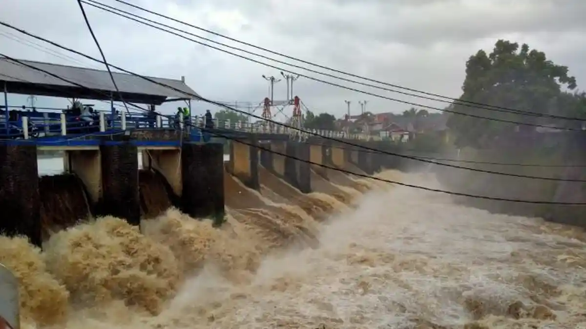 Kawasan Puncak Diguyur Hujan Sejak Pagi, TMA Bendung Katulampa Bogor Kini Siaga 3