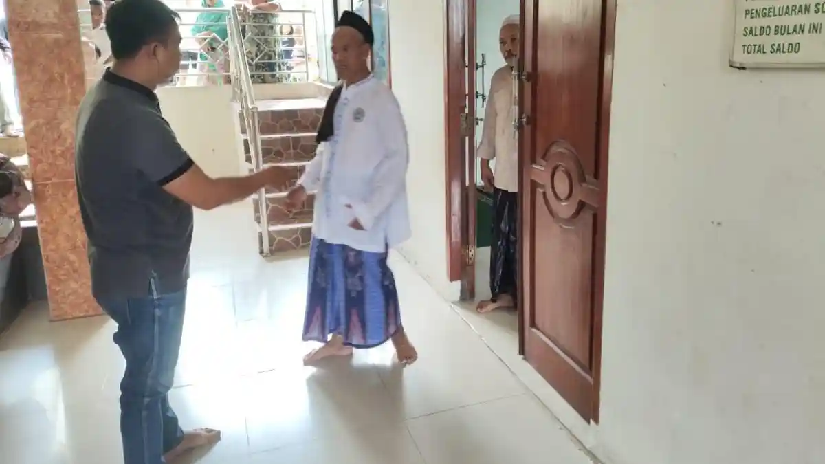 Detik-detik Pria di Caringin Bogor Ditusuk Usai Shalat Jumat, Jamaah Langsung Amankan Pelaku