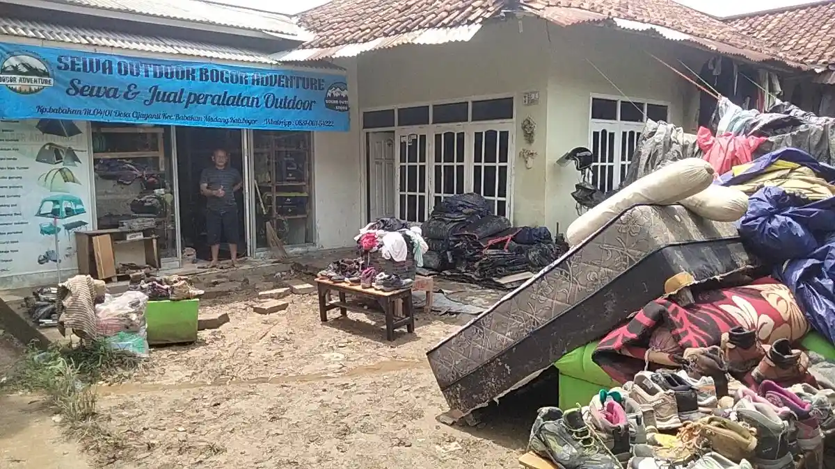 Tempat Rental Alat Outdoor di Babakanmadang Bogor Ikut Terendam Banjir, Pemilik Usaha Merugi